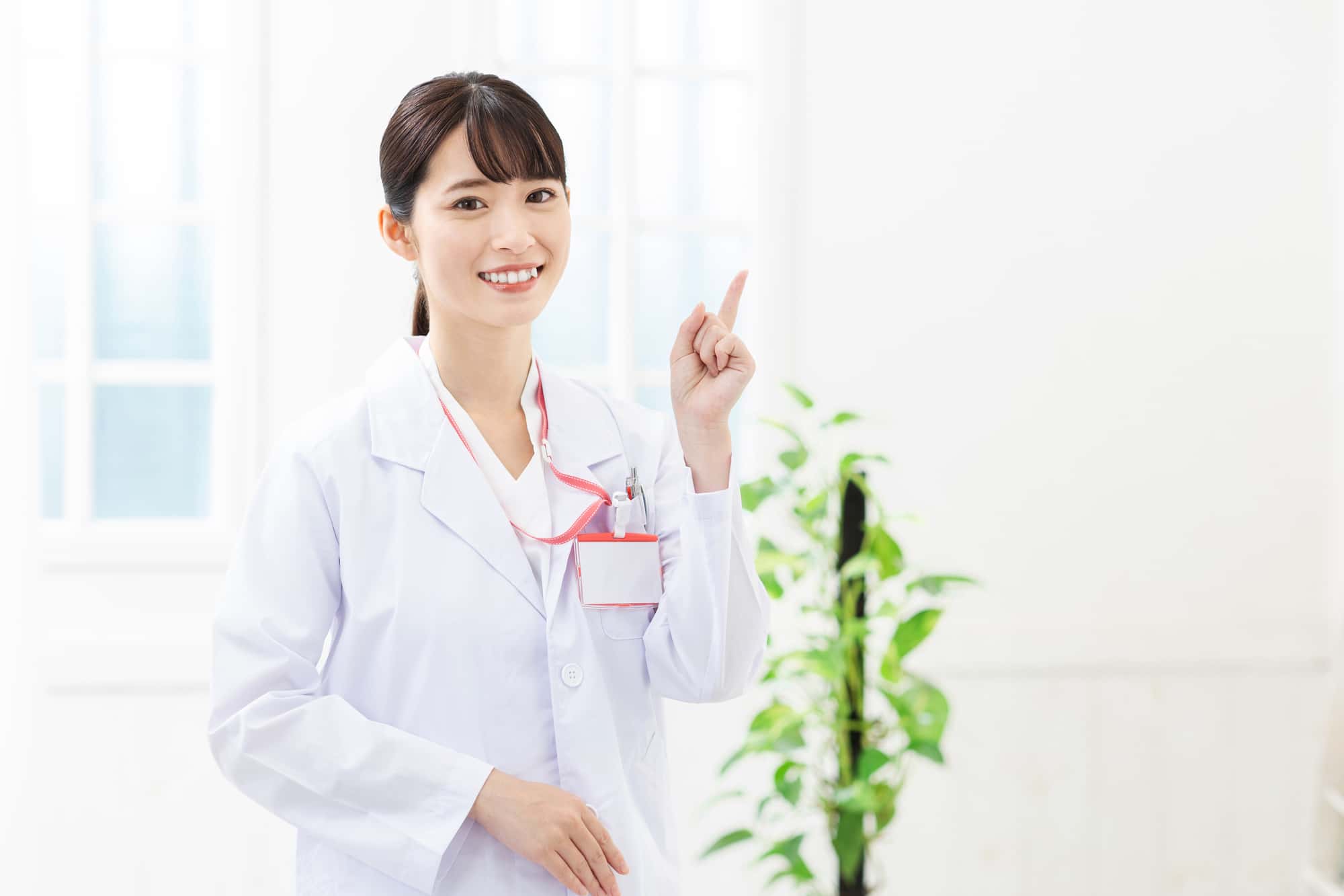 自分で口臭を確認する方法について説明するイメージ