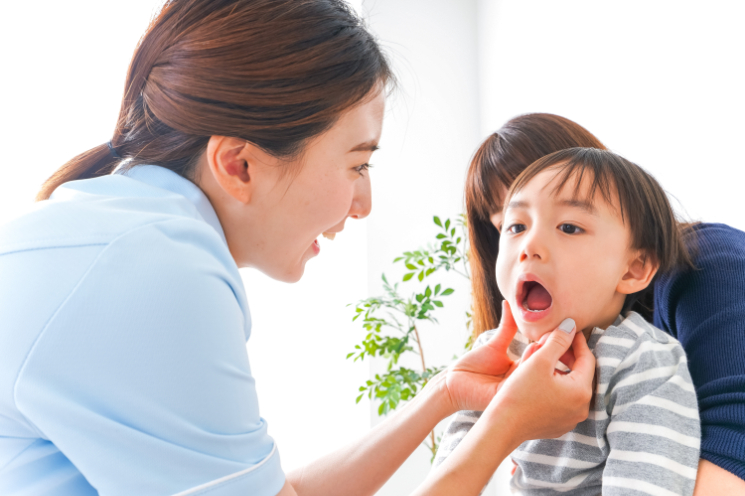 虫歯の治療を受けられる適齢期の子ども